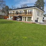 Rent 6 rooms house of 185 m², in Huddinge
