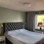 Rent 5 rooms house of 160 m², in Älta
